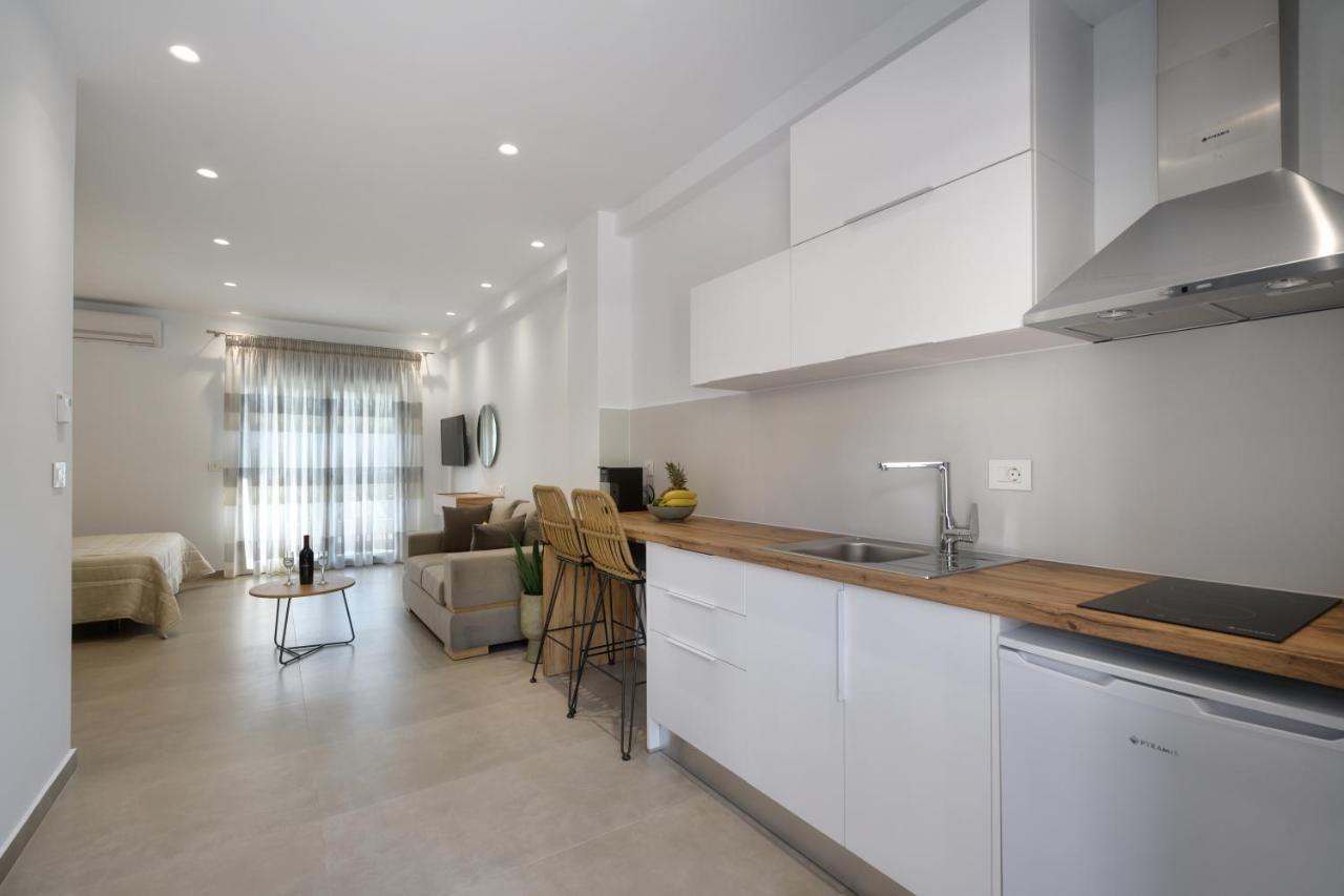 Suites Of Happiness Parga Exterior photo